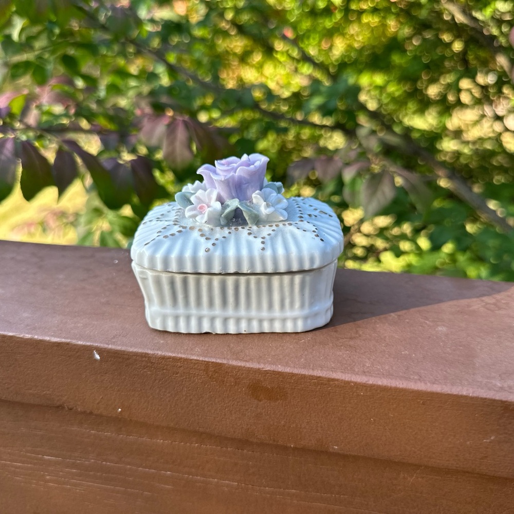 Vintage Badcock Trinket/Jewelry box. No chips